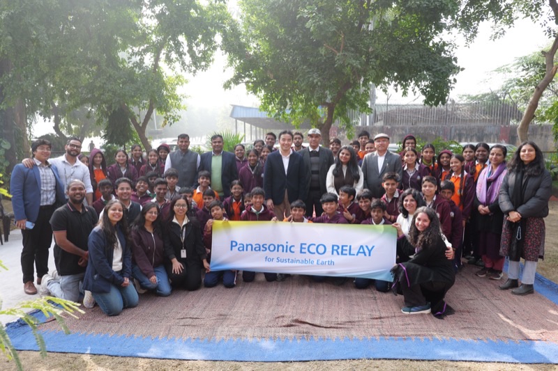 Group photo at Panasonic ECO RELAY for Sustainable Earth event with school students and team